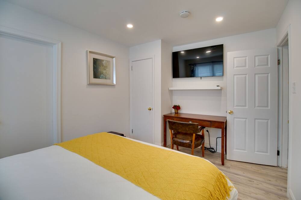 Photo of Bedroom in Forest Heights