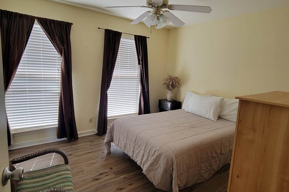 Photo of Bedroom in Gulf Hills