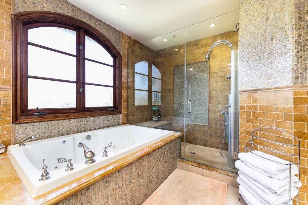 Photo of Bathroom in Valley Glen