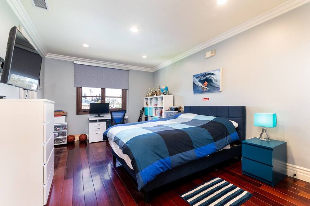 Photo of Bedroom in Valley Glen