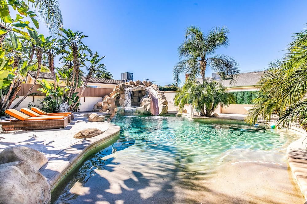 Photo of Outdoor in Valley Glen