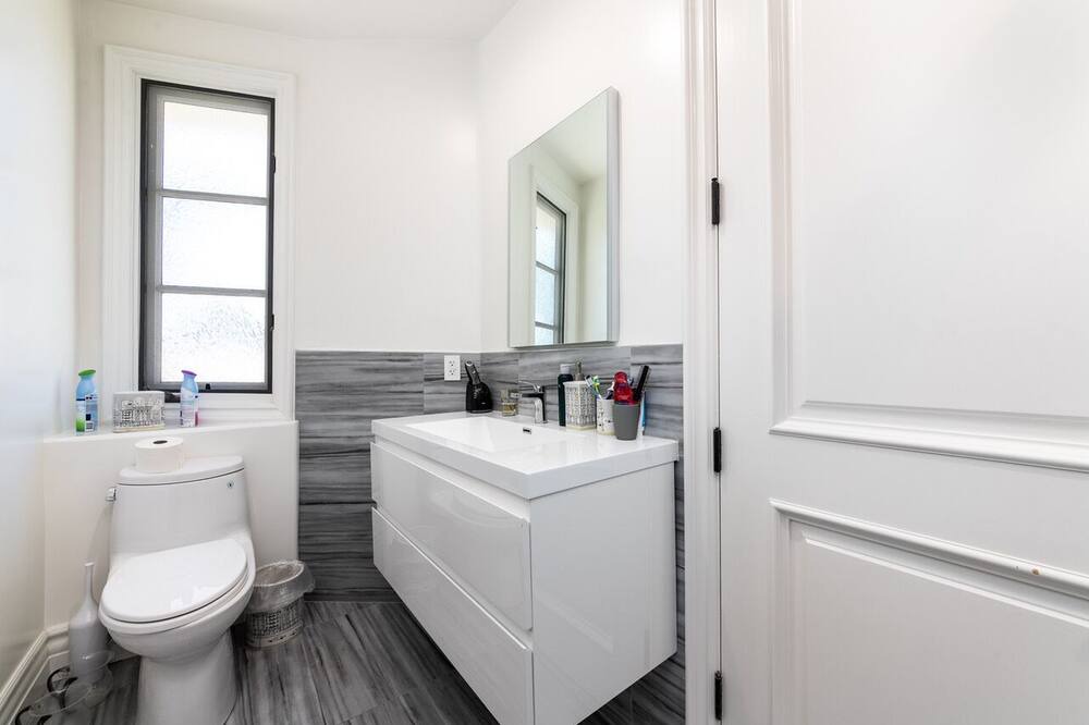 Photo of Bathroom in Valley Glen