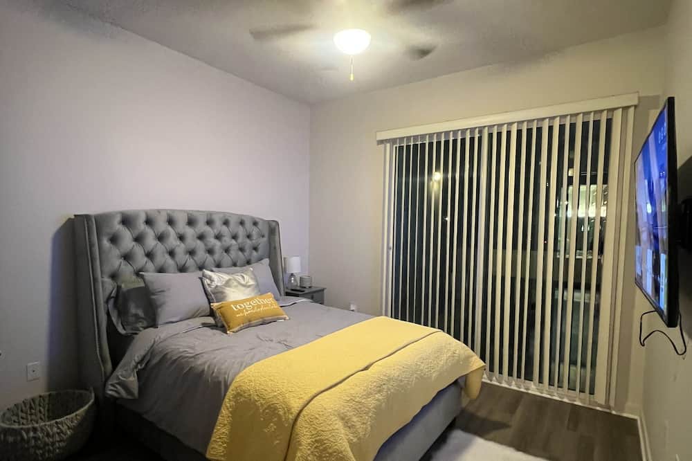 Photo of Bedroom in Warner Center