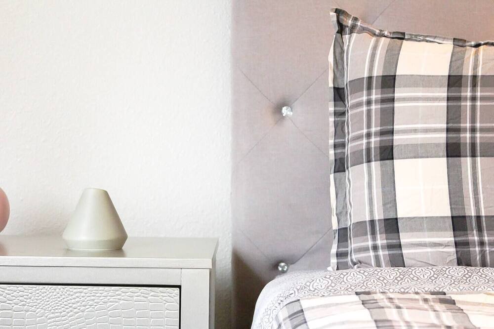 Photo of Bedroom in Carthay Circle