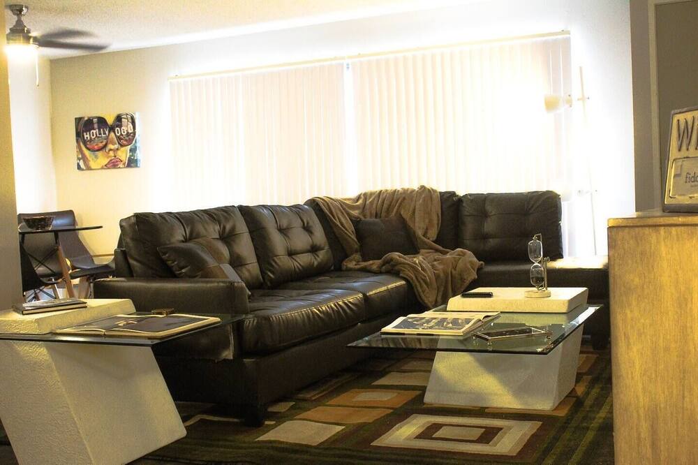 Photo of Livingroom in Carthay Circle