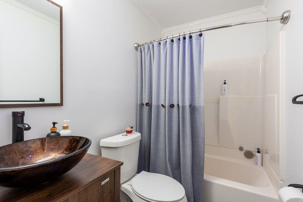 Photo of Bathroom in Kenner - Louis Armstrong International Airport