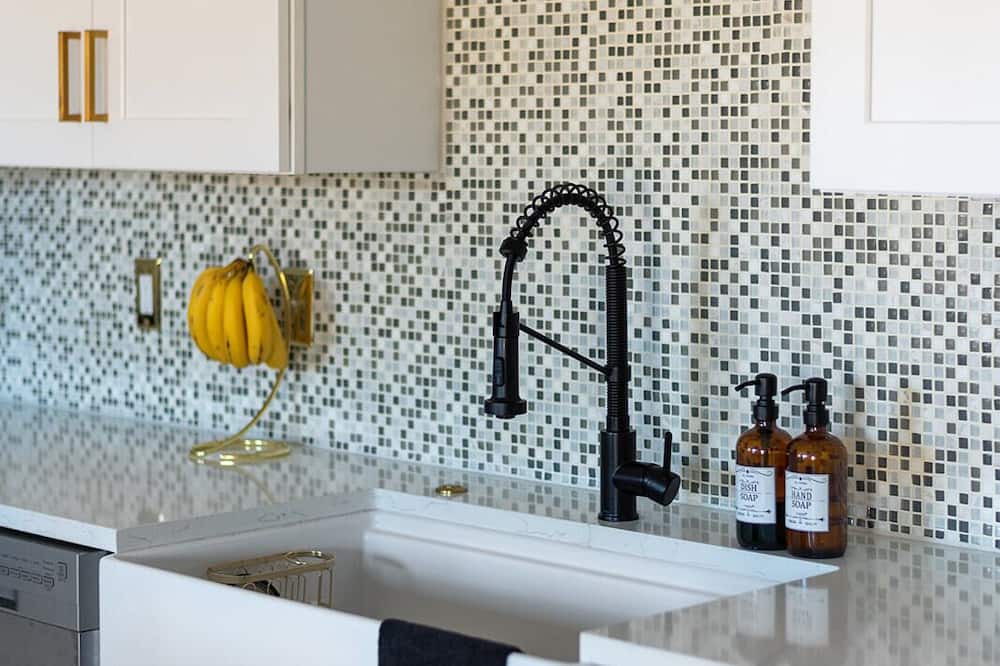 Photo of Kitchen in Kenner - Louis Armstrong International Airport