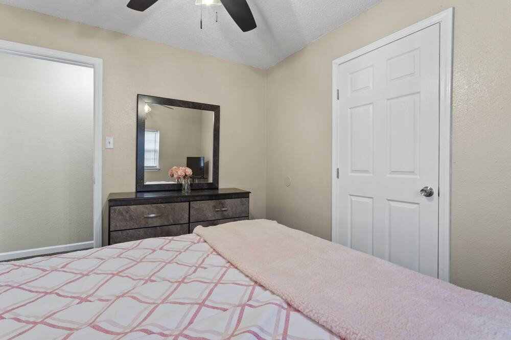 Photo of Bedroom in Gulfport