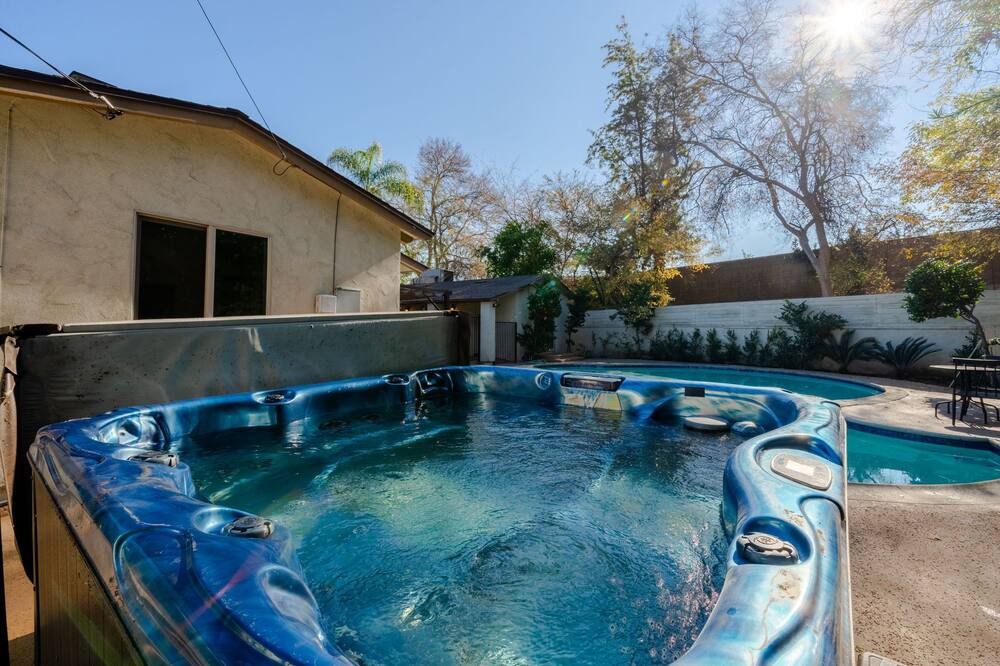 Photo of Others in Toluca Lake