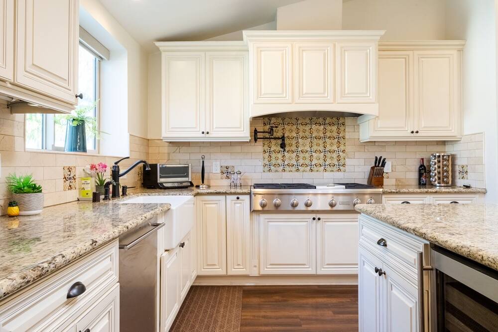Photo of Kitchen in Toluca Lake