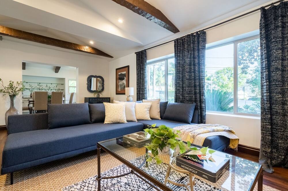 Photo of Bedroom in Toluca Lake