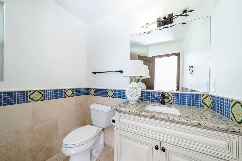 Photo of Bathroom in Toluca Lake
