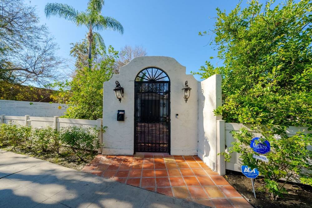 Photo of Outdoor in Toluca Lake