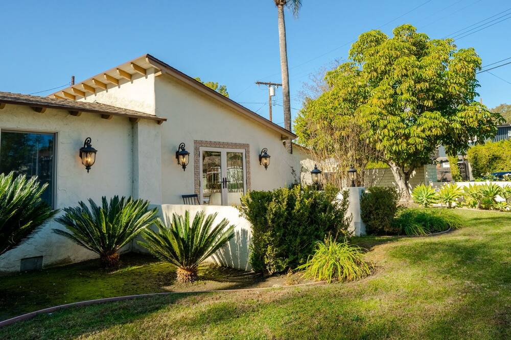 Photo of Outdoor in Toluca Lake