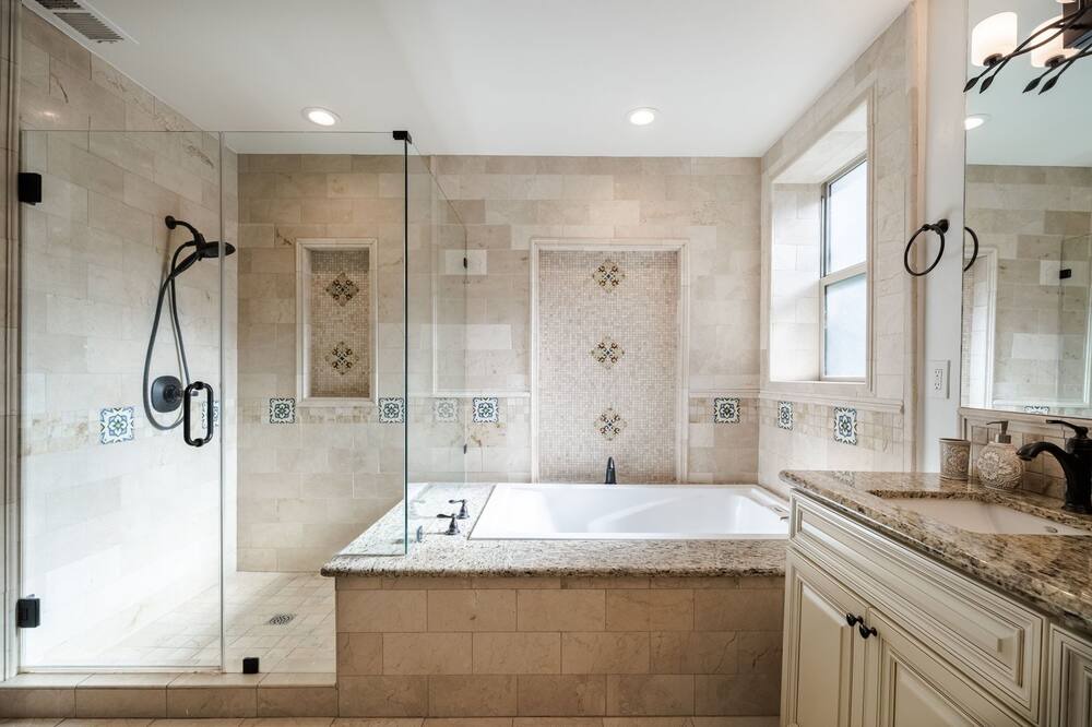 Photo of Bathroom in Toluca Lake