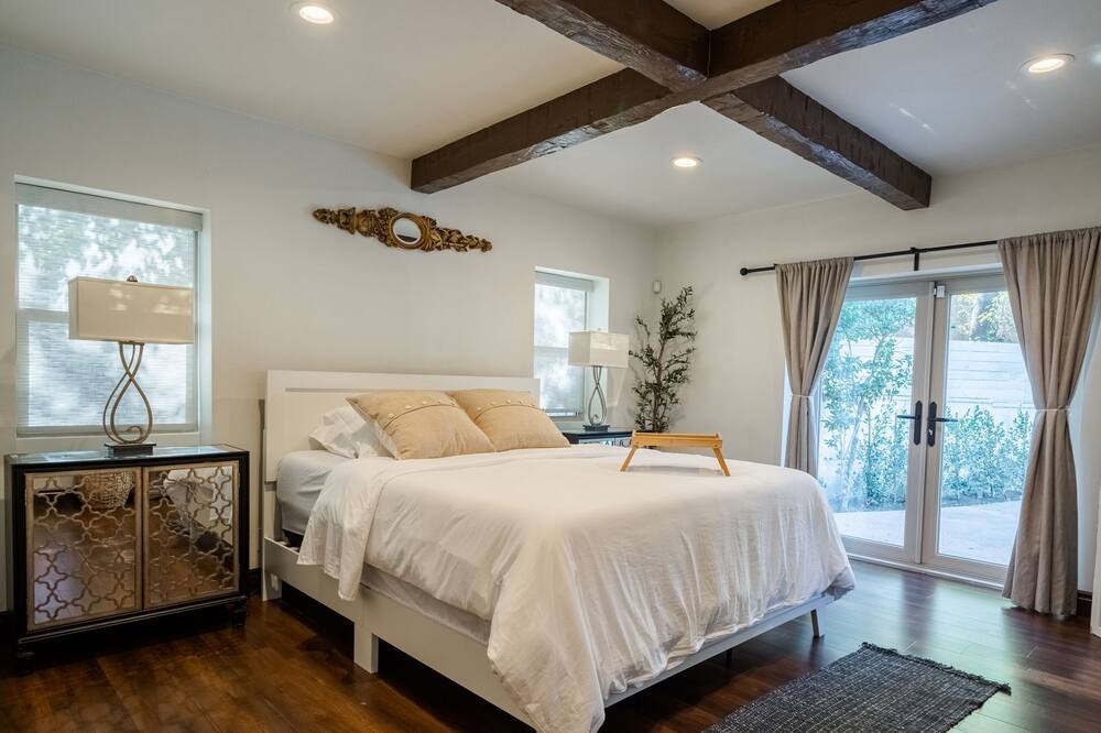 Photo of Bedroom in Toluca Lake