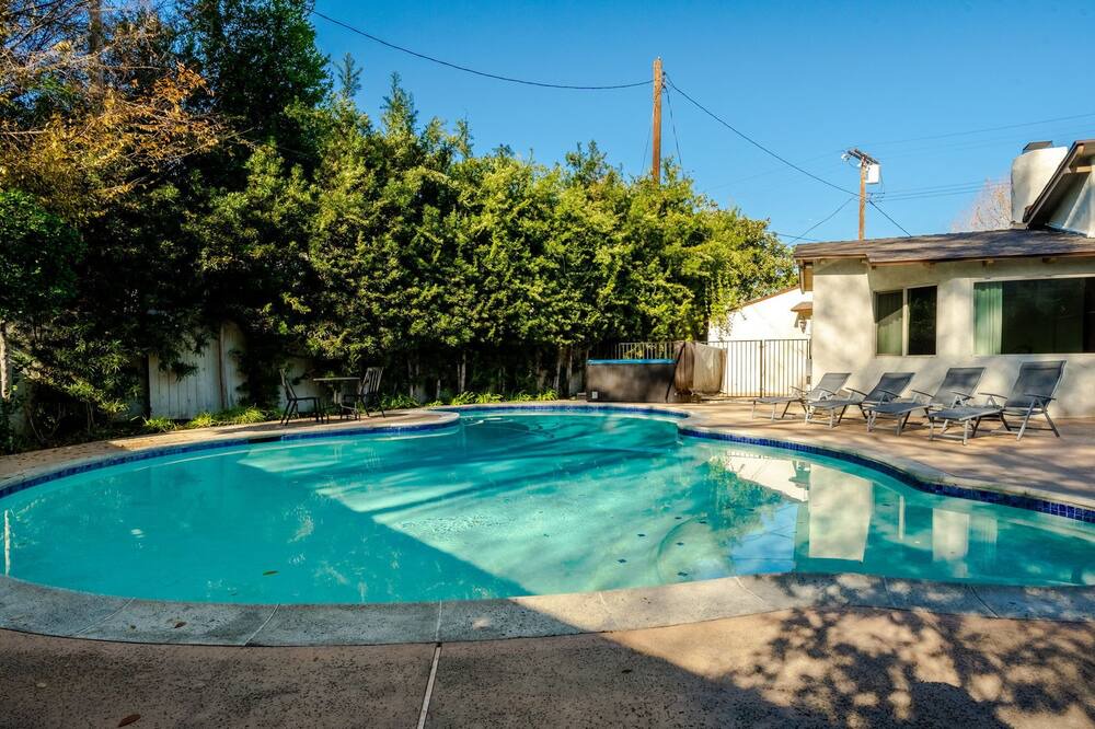 Photo of Outdoor in Toluca Lake