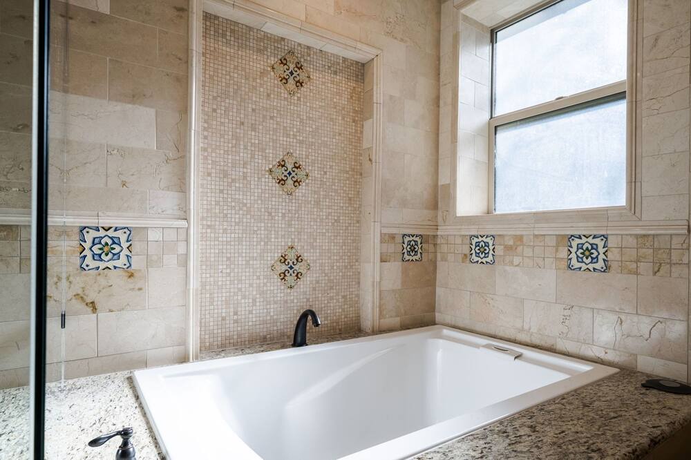 Photo of Bathroom in Toluca Lake