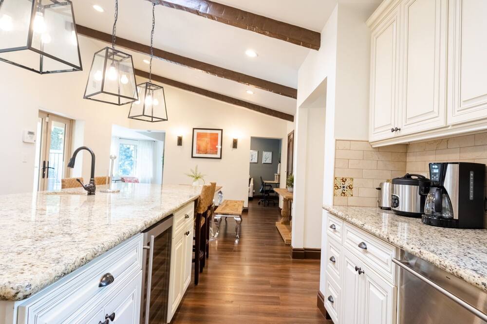 Photo of Kitchen in Toluca Lake