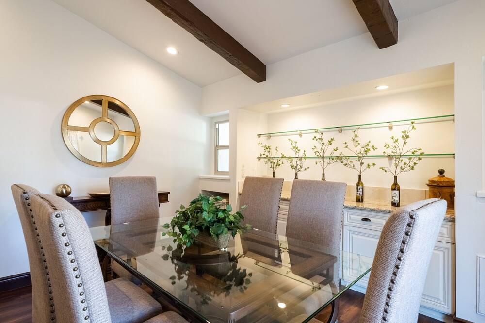 Photo of Bedroom in Toluca Lake