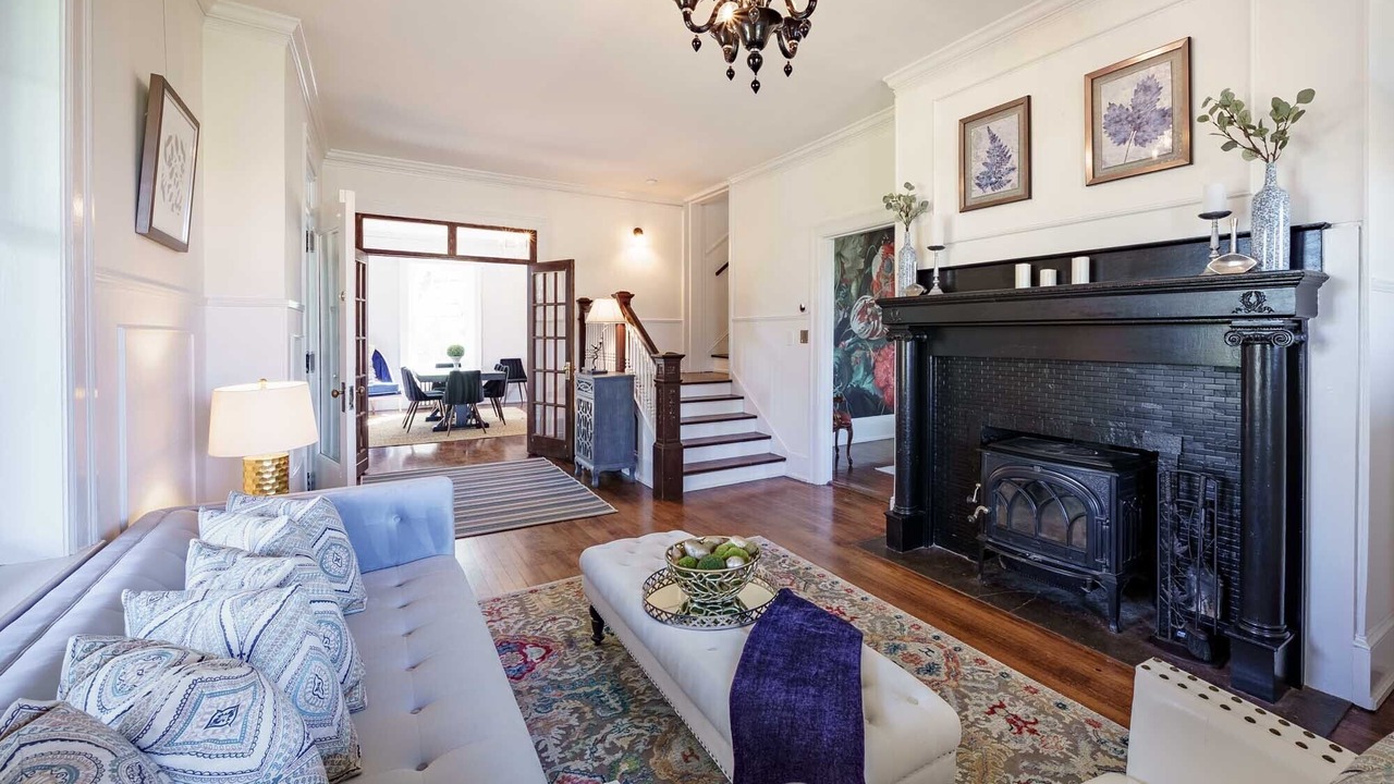 Photo of Livingroom in Round Hill