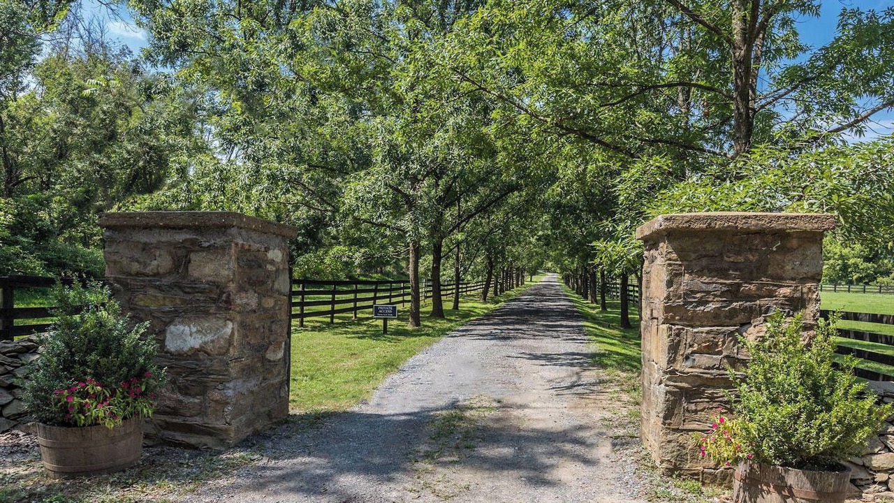 Photo of Outdoor in Round Hill