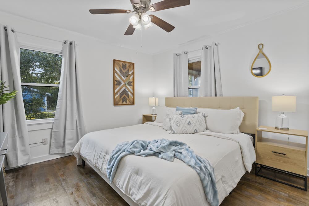 Photo of Bedroom in Long Beach