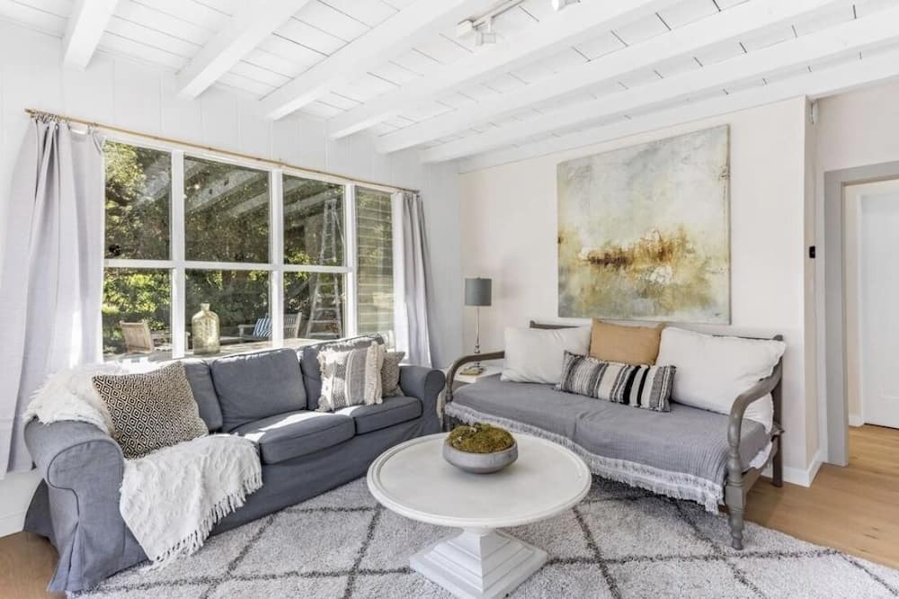 Photo of Livingroom in Mission Canyon