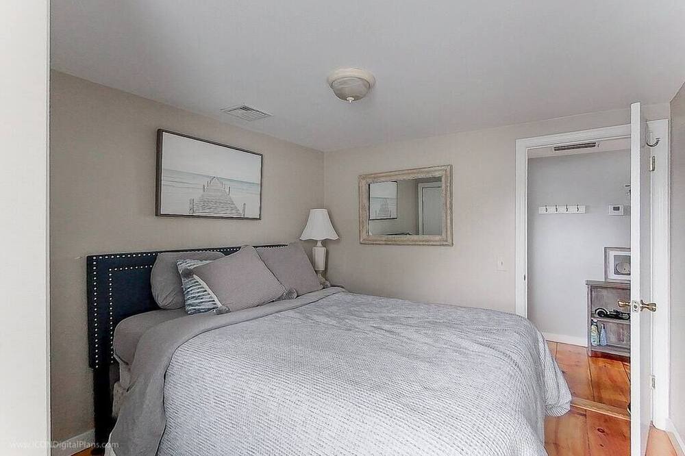 Photo of Bedroom in Yachting Village