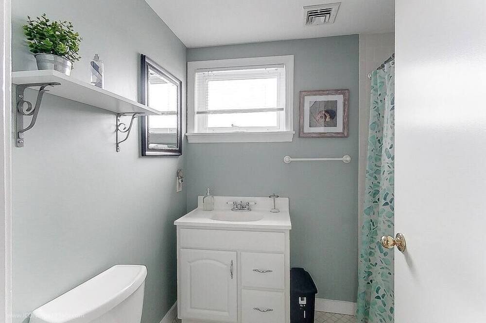 Photo of Bathroom in Yachting Village