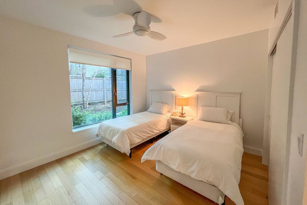 Photo of Bedroom in Roxbury