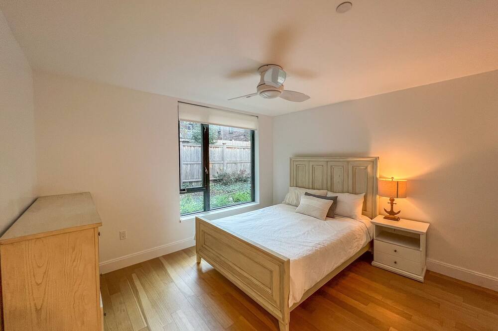 Photo of Bedroom in Roxbury