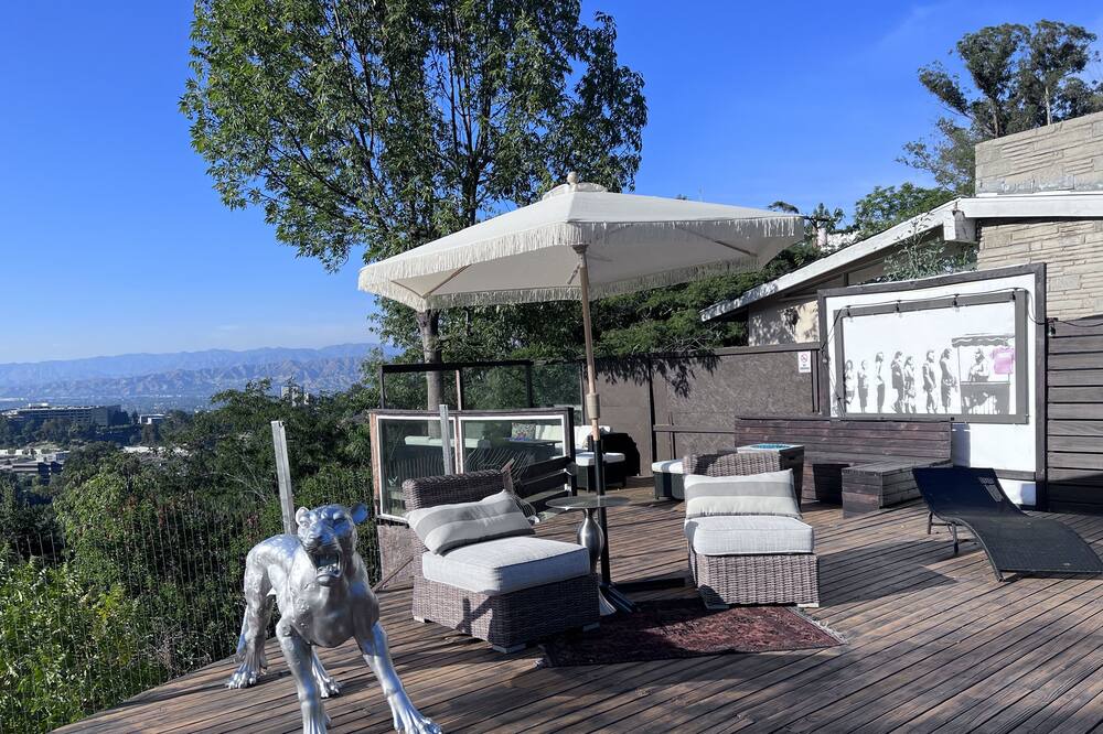 Photo of Others in Hollywood Hills