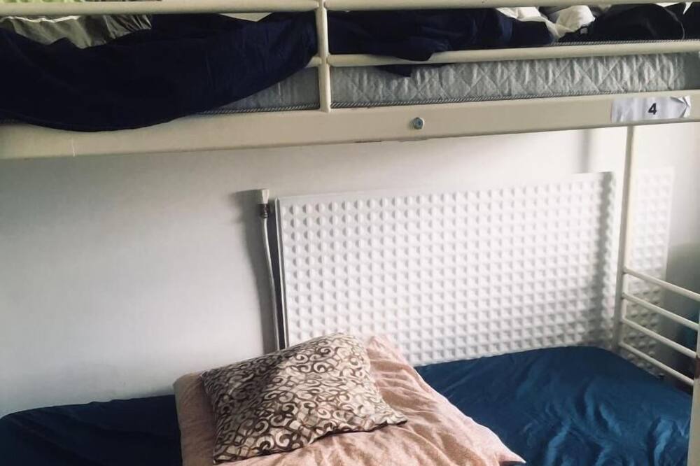 Photo of Bedroom in Stains