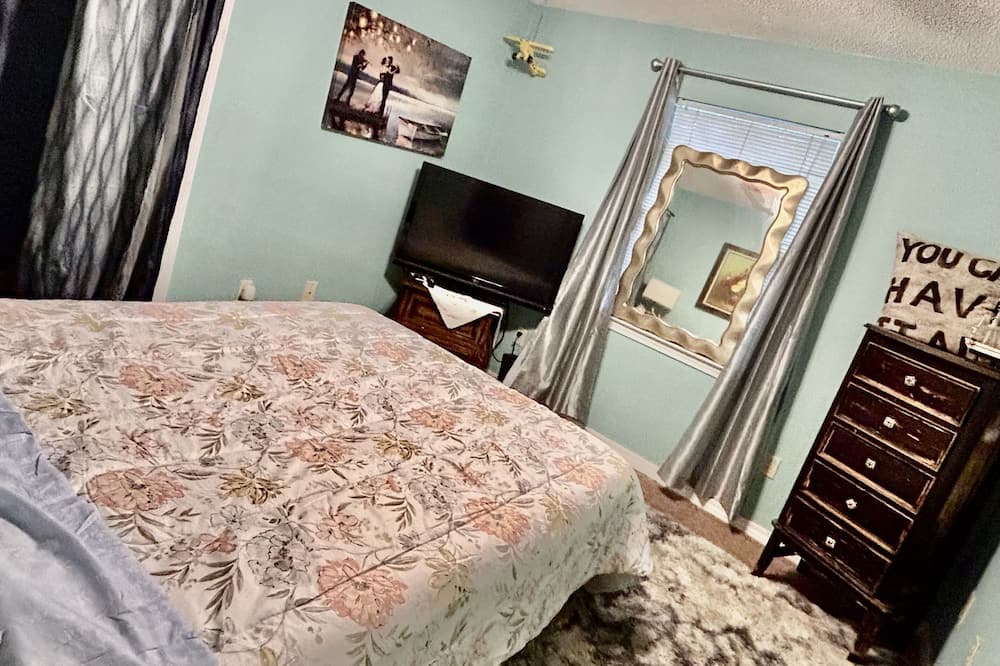 Photo of Bedroom in Gulf Park Estates