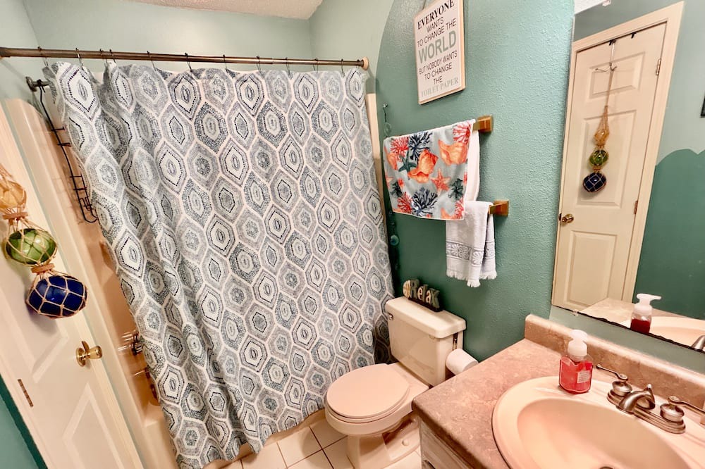 Photo of Bathroom in Gulf Park Estates