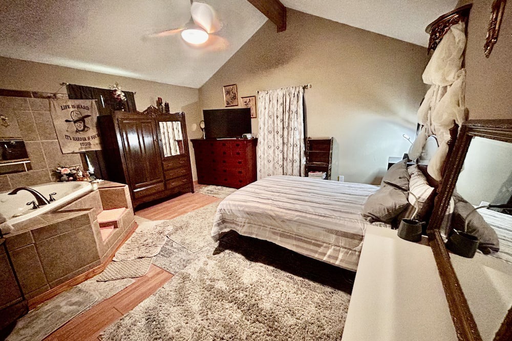 Photo of Bedroom in Gulf Park Estates