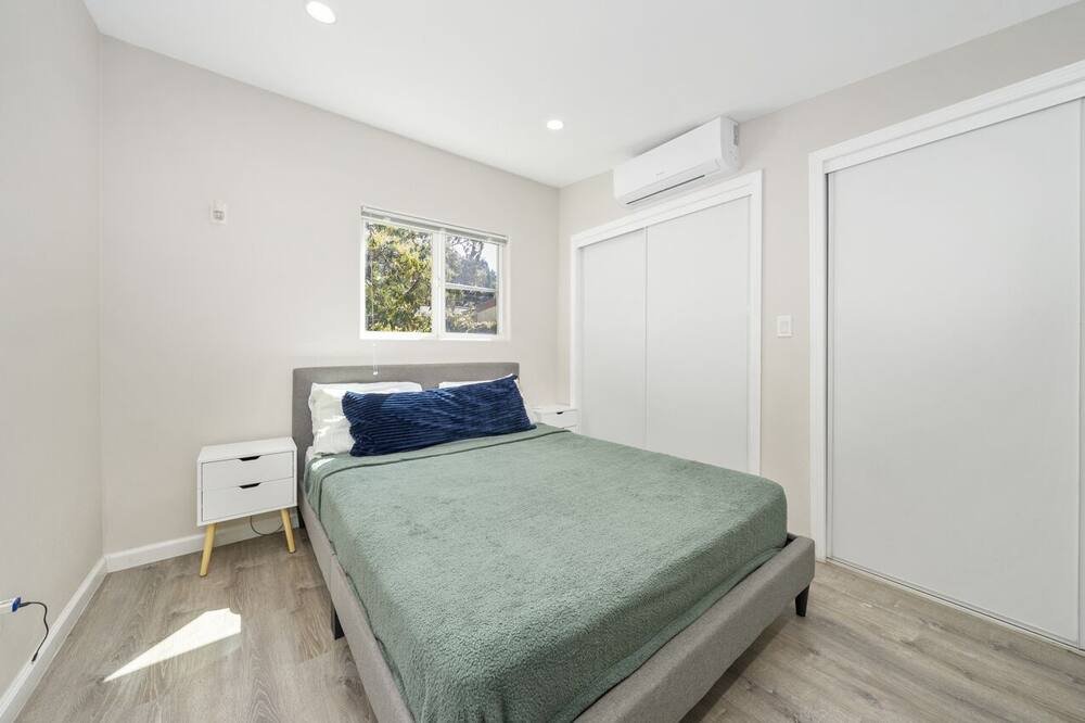 Photo of Bedroom in North Long Beach