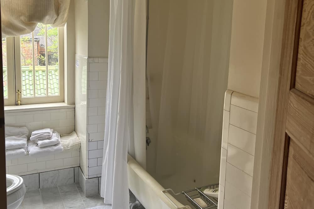 Photo of Bathroom in Seventh Ward