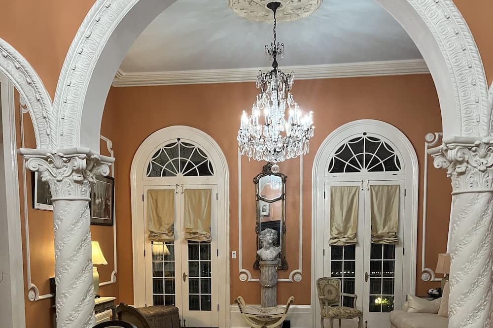 Photo of Livingroom in Seventh Ward