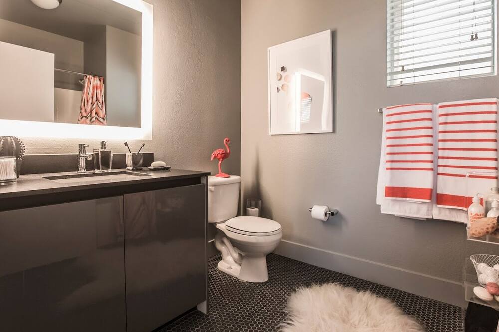 Photo of Bathroom in NoHo Arts District