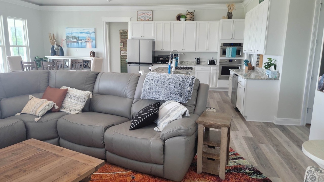 Photo of Livingroom in Henderson Point