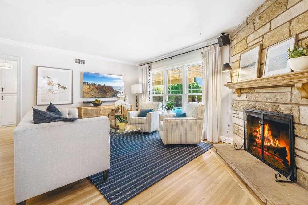 Photo of Livingroom in Northridge