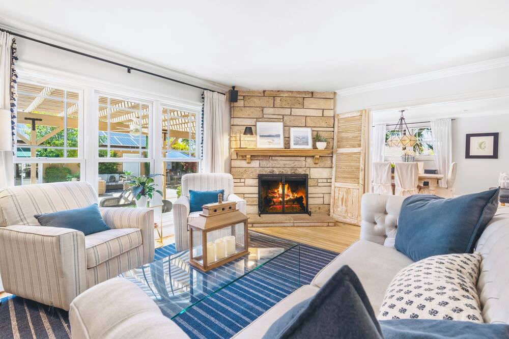Photo of Livingroom in Northridge