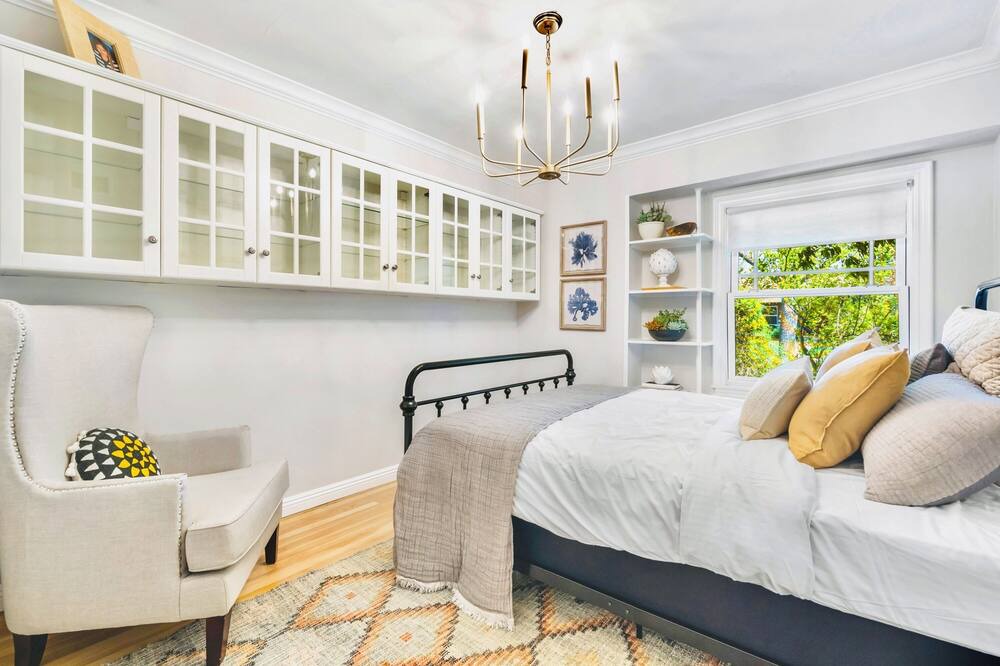 Photo of Bedroom in Northridge