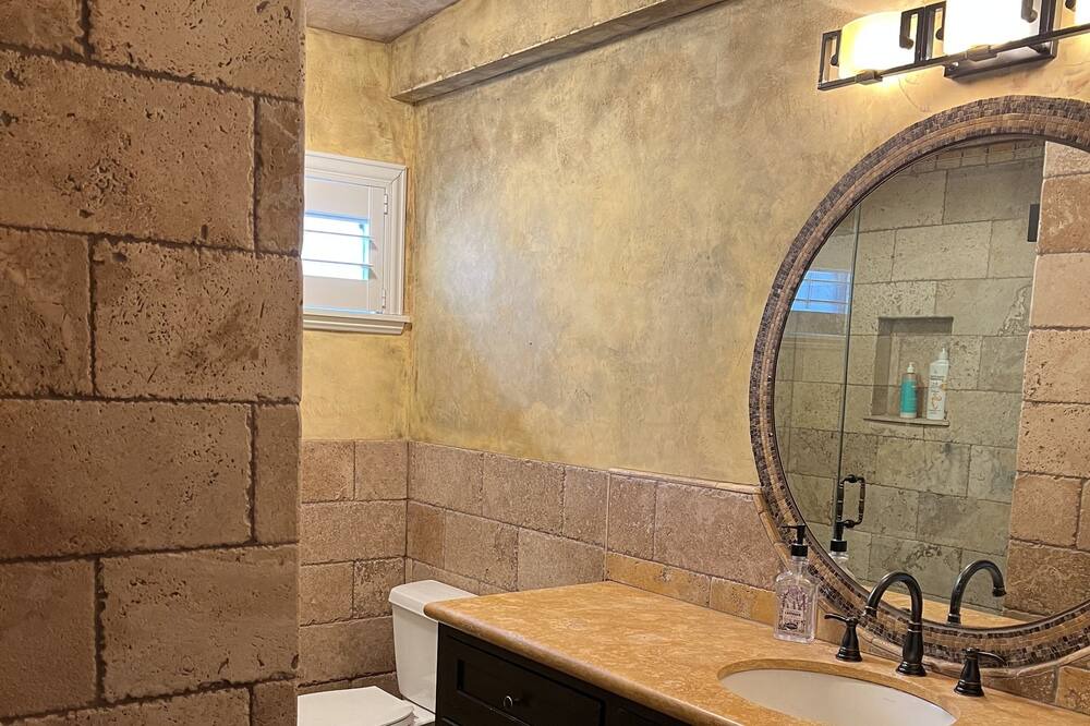 Photo of Bathroom in Oxnard Shores