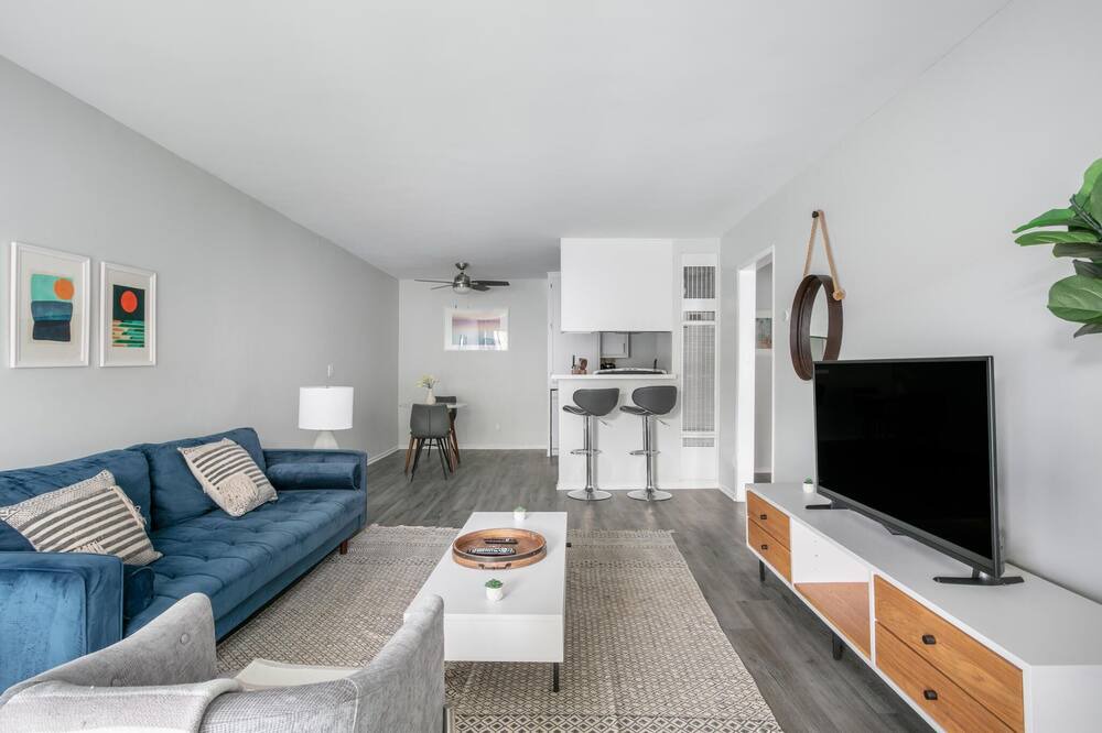 Photo of Livingroom in Northridge