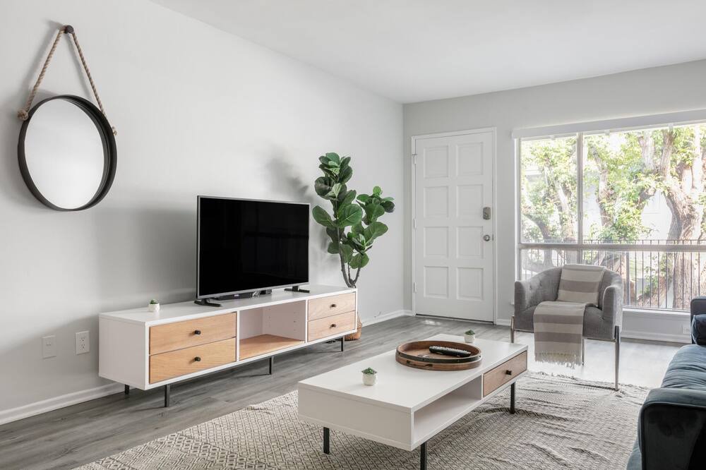 Photo of Livingroom in Northridge
