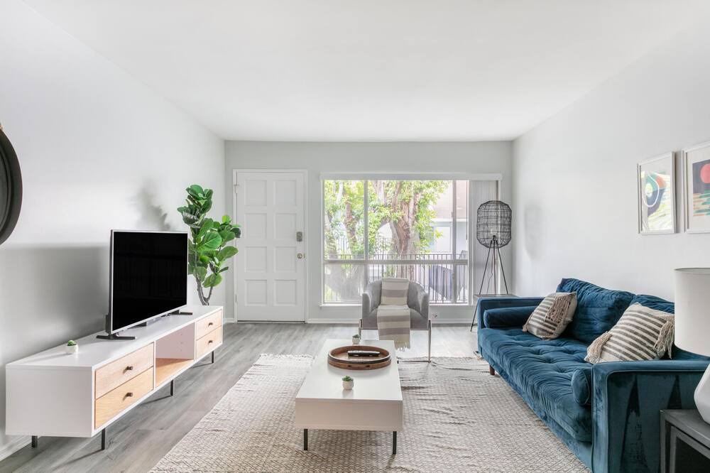 Photo of Livingroom in Northridge