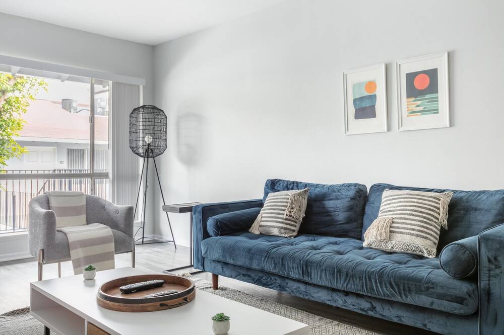 Photo of Livingroom in Northridge